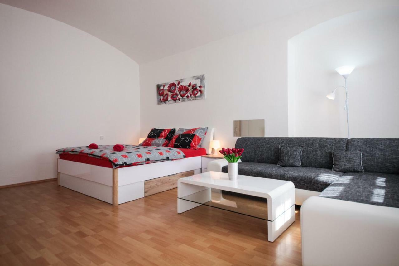 Family Duplex On Wenceslas Square Apartamento Praga Exterior foto